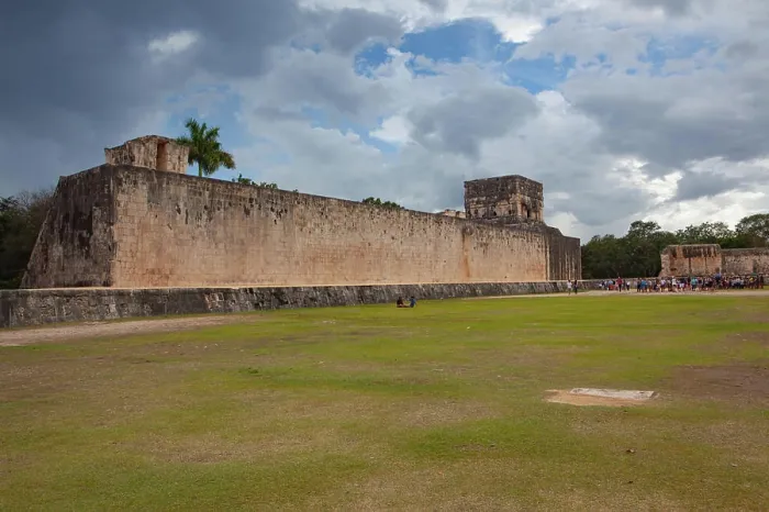 Framed Print : Ball game court (juego de pelota) at Chichen Itza, Yucatan, Mex Framed Print : Ball game court (juego de pelota) at Chichen Itza, Yucatan, Mex