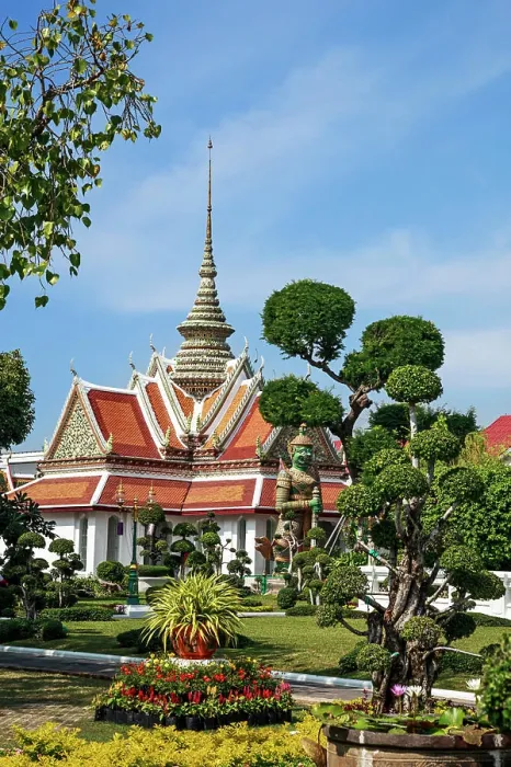 Framed Print : Bangkok, Thailand. Wat Arun, the Temple of Dawn, Ordination Hall guarded by giant demons Framed Print : Bangkok, Thailand. Wat Arun, the Temple of Dawn, Ordination Hall guarded by giant demons