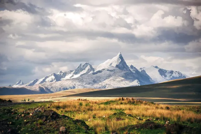 Framed Print : Bautiful snowy mountains in Huaraz, Peru, South America Framed Print : Bautiful snowy mountains in Huaraz, Peru, South America