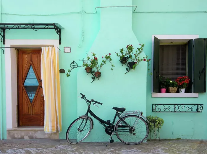 Framed Print : Bicycle near turquoise house on the venetian island Burano, Italy