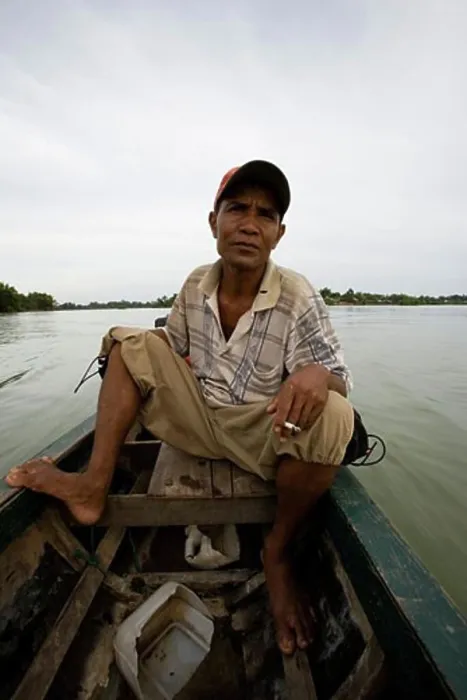 Framed Print : Boatman taking travelers out on Mekong river in Si Phan Don area, Laos Framed Print : Boatman taking travelers out on Mekong river in Si Phan Don area, Laos