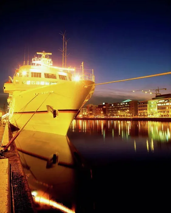 Framed Print : Bremen Cruise Liner & Ifsc, Sir John Rogerson´s Quay, Dublin, Ireland Framed Print : Bremen Cruise Liner & Ifsc, Sir John Rogerson´s Quay, Dublin, Ireland