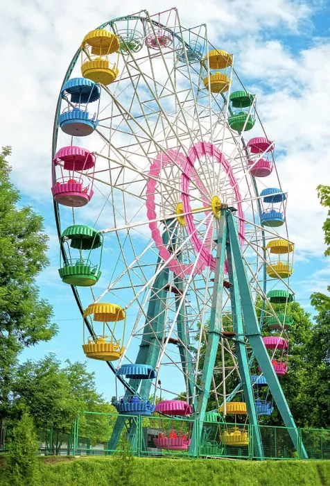 Framed Print : Buntes Riesenrad im Stadtpark. Colorful ferris wheel in the city park Framed Print : Buntes Riesenrad im Stadtpark. Colorful ferris wheel in the city park