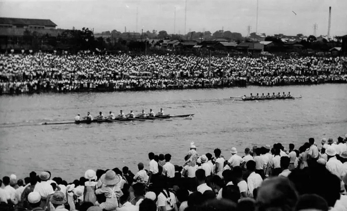 Framed Print : Cambridge's Bid Fails In All-Japan Championship Regatta -- A general view of the race showing Cambridge (foreground) Framed Print : Cambridge's Bid Fails In All-Japan Championship Regatta -- A general view of the race showing Cambridge (foreground)