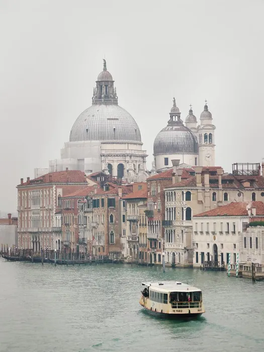 Framed Print : canal grande, wassertaxi, santa maria della salute Framed Print : canal grande, wassertaxi, santa maria della salute