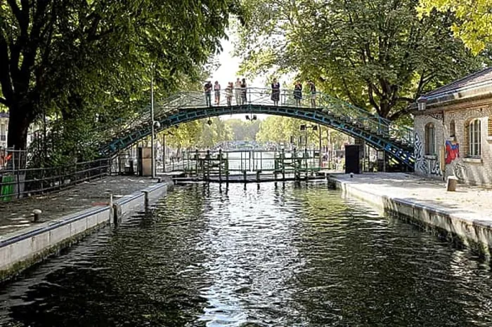 Framed Print : Canal Saint, Martin, shipping canal in the east of Paris Framed Print : Canal Saint, Martin, shipping canal in the east of Paris