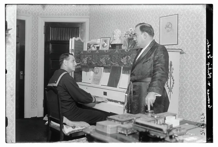 Framed Print : Caruso & Philip Gordon Framed Print : Caruso & Philip Gordon