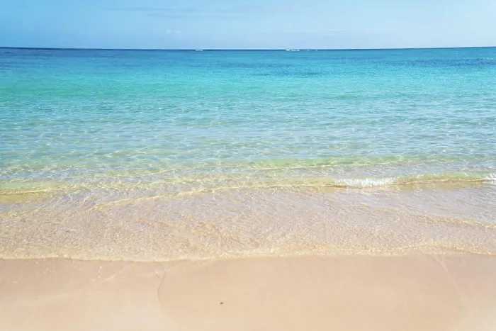 Framed Print : Clear blue water of Lanikai, Oahu