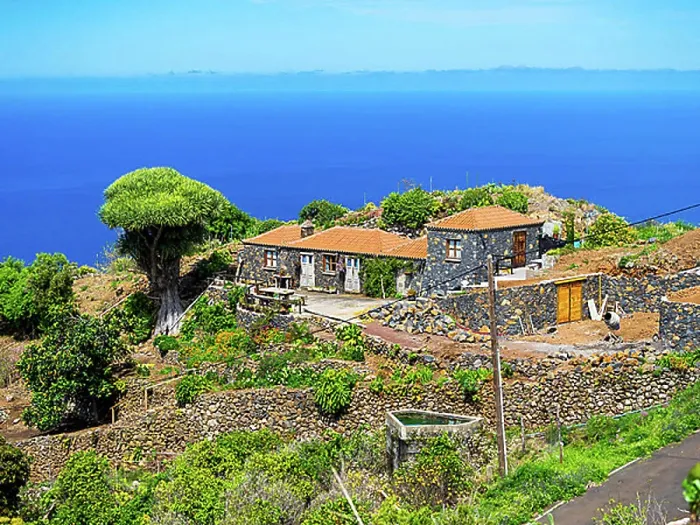 Framed Print : Cliffs with houses on the cliff in El Tablado, Costa del Tablado, La Palma, Canary Islands, Spain, Europe Framed Print : Cliffs with houses on the cliff in El Tablado, Costa del Tablado, La Palma, Canary Islands, Spain, Europe