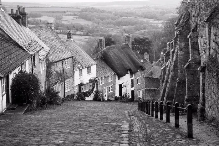 Framed Print : Cottages on a Hill, Golden Hill, Shaftesbury, Dorset, England Framed Print : Cottages on a Hill, Golden Hill, Shaftesbury, Dorset, England