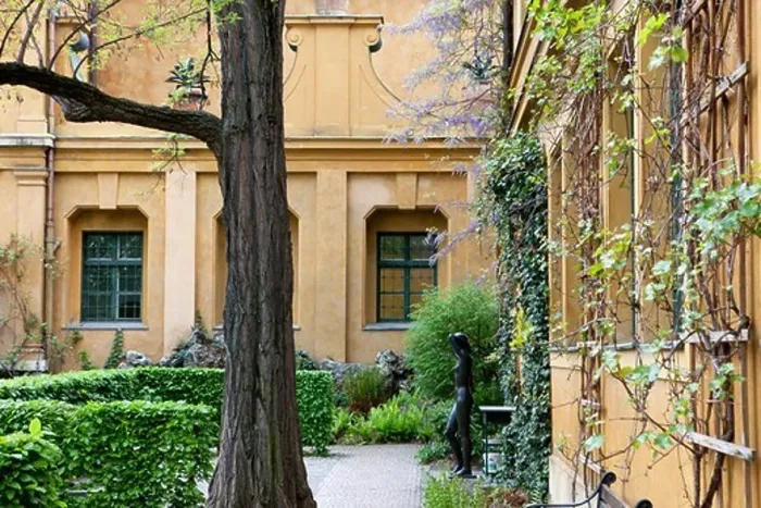 Framed Print : Courtyard, Lenbachhaus, Munich, Bavaria, Germany Framed Print : Courtyard, Lenbachhaus, Munich, Bavaria, Germany