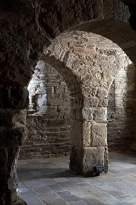 Framed Print : Crypt, view to the south of a pillar, St. Sankt, Saint Framed Print : Crypt, view to the south of a pillar, St. Sankt, Saint
