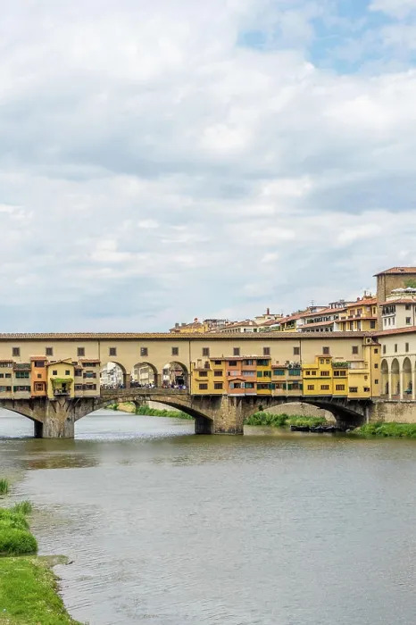 Framed Print : Die Ponte Vecchio über den Arno in Florenz Framed Print : Die Ponte Vecchio über den Arno in Florenz