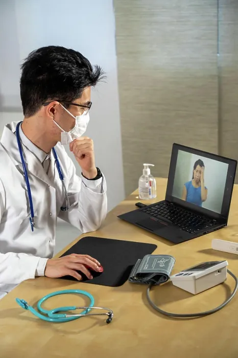 Framed Print : Doctor in remote consultation with a 30-year-old female patient with head pain Framed Print : Doctor in remote consultation with a 30-year-old female patient with head pain
