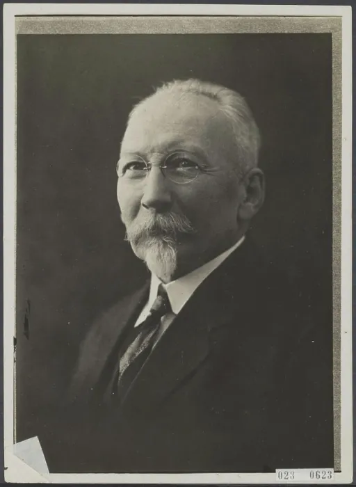 Framed Print : Elsevier photo collection. Dr. poll, scientific writer. 1923
