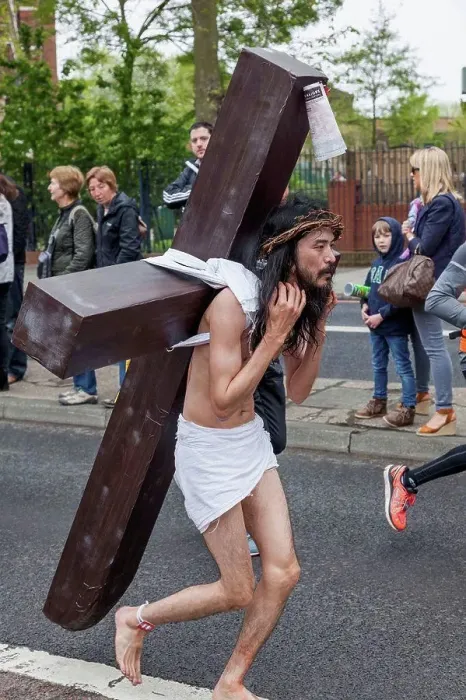 Framed Print : England, London, London Marathon, Asian Runner Dressed as Jesus Christ Framed Print : England, London, London Marathon, Asian Runner Dressed as Jesus Christ