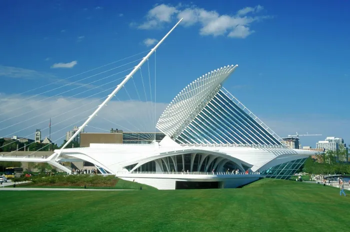 Framed Print : Exterior of the Milwaukee Art Museum on Lake Michigan, Milwaukee, WI Framed Print : Exterior of the Milwaukee Art Museum on Lake Michigan, Milwaukee, WI