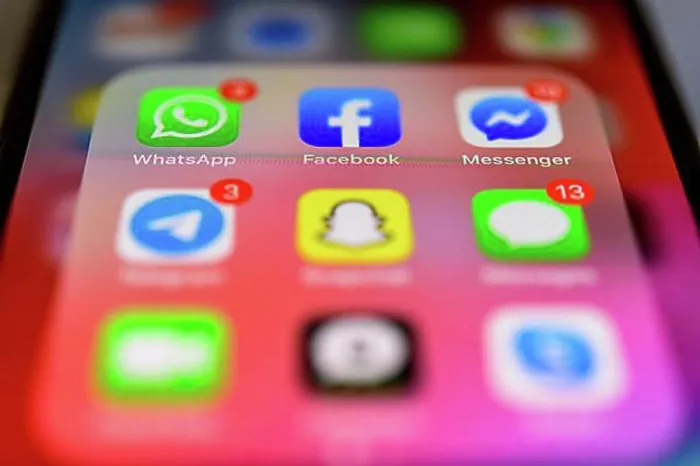 Framed Print : Facebook, Telegram and WhatsApp, social apps, app icons, display on mobile phone, smartphone, detail, full format Framed Print : Facebook, Telegram and WhatsApp, social apps, app icons, display on mobile phone, smartphone, detail, full format