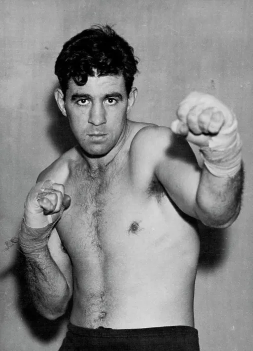 Framed Print : The fighting pose of Maurice Strickland Framed Print : The fighting pose of Maurice Strickland