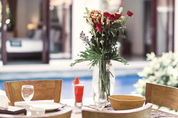 Framed Print : Flower bouquet at the table and pool in background Framed Print : Flower bouquet at the table and pool in background
