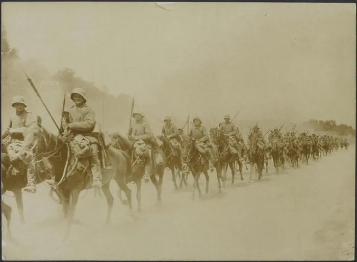 Framed Print : Fotocollectie Eerste Wereldoorlog. To the German offensive in the West. On the rise. 1914-1918} Framed Print : Fotocollectie Eerste Wereldoorlog. To the German offensive in the West. On the rise. 1914-1918}