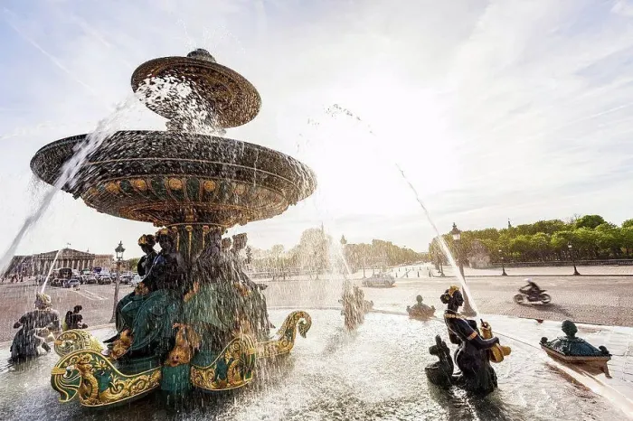 Framed Print : France, Paris, Fountain on Place de la Concorde Framed Print : France, Paris, Fountain on Place de la Concorde