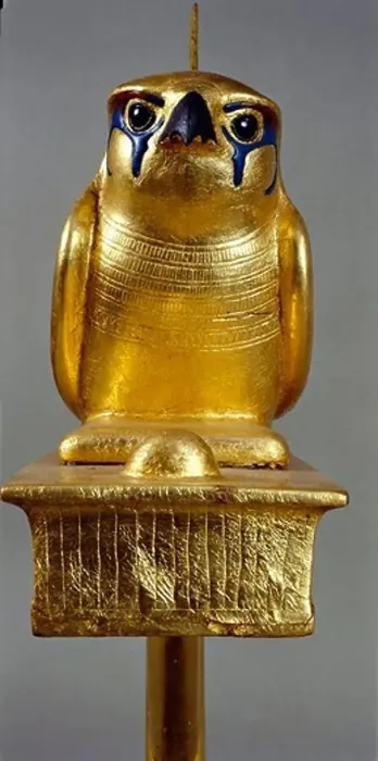 Framed Print : Gilded wood standard depicting Gemhesu hawk, from Treasure of Tutankhamen Framed Print : Gilded wood standard depicting Gemhesu hawk, from Treasure of Tutankhamen