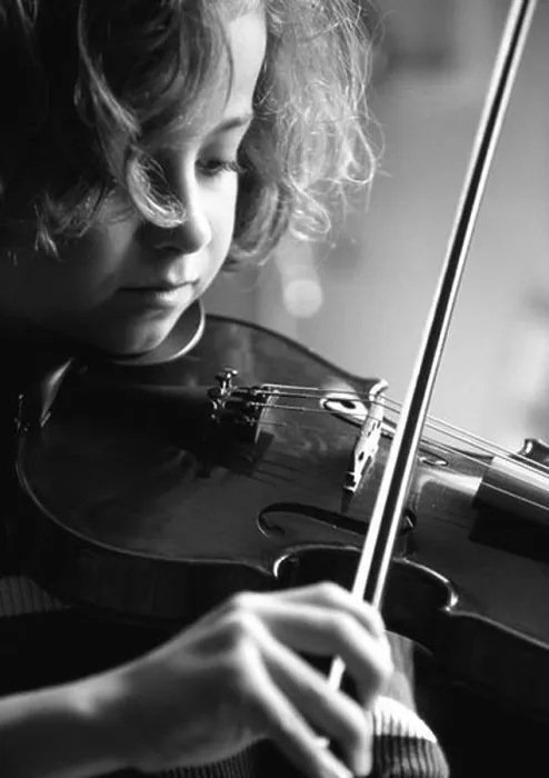 Framed Print : Girl playing violin Framed Print : Girl playing violin