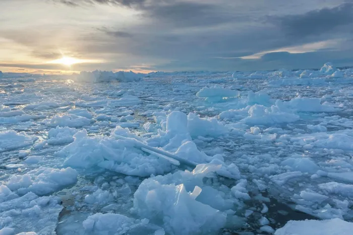 Framed Print : Greenland, Disko Bay, Ilulissat, floating ice at sunset Framed Print : Greenland, Disko Bay, Ilulissat, floating ice at sunset
