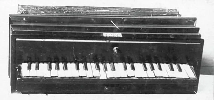 Framed Print : Harmoniflûte second half 19th century Bouton The harmonilûte was created as an instrument that was between the small Framed Print : Harmoniflûte second half 19th century Bouton The harmonilûte was created as an instrument that was between the small