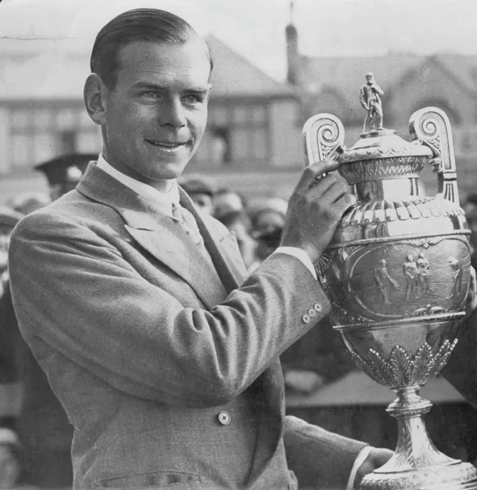 Framed Print : Hector Thomson (golfer) with British Golf final cup with *****