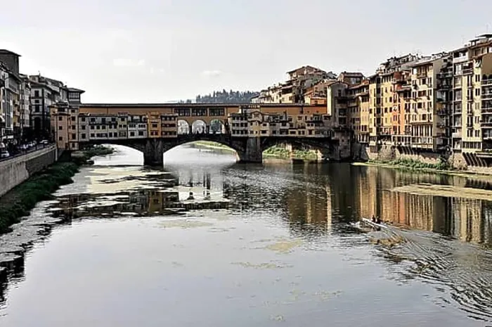 Framed Print : Historic bridge Ponte Vecchio over the river Arno
