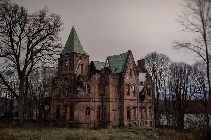 Framed Print : The Historic Wyndcliffe Mansion Abandoned in Upstate New York Framed Print : The Historic Wyndcliffe Mansion Abandoned in Upstate New York
