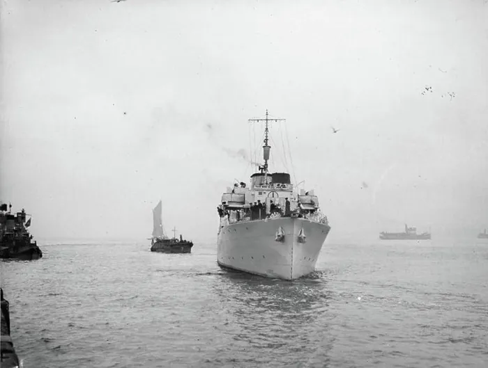 Framed Print : HMS Pennywort, Flower Class Corvette. 16 January 1943, London River, Tilbury. Bow view