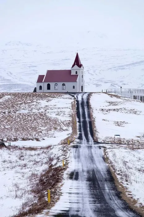 Framed Print : Ingjaldsholl church backed by the Snaefellsjokull volcano in winter