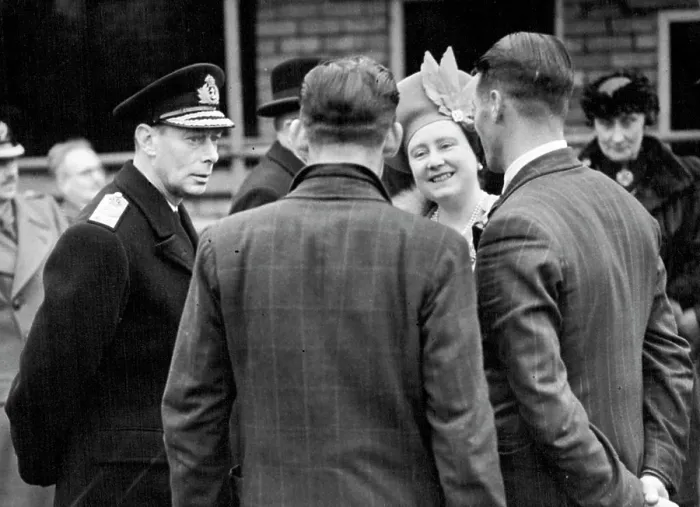 Framed Print : The King and Queen inspecting the premises of the newly-opened Mission to Seamen Hostel in Cardiff stop to chat with Framed Print : The King and Queen inspecting the premises of the newly-opened Mission to Seamen Hostel in Cardiff stop to chat with