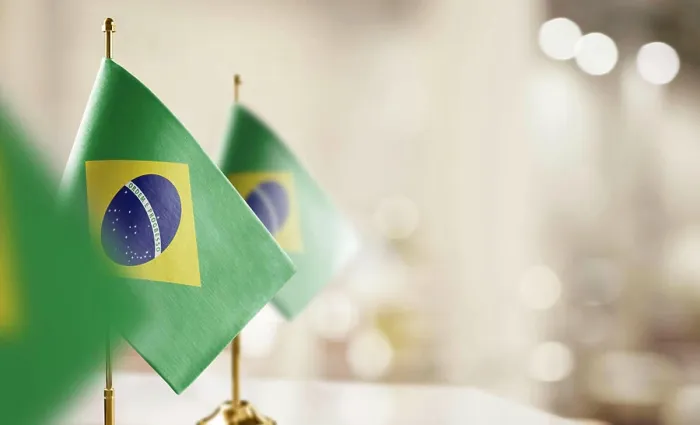 Framed Print : Kleine Flaggen von Brasilien auf einem abstrakten unscharfen Hintergrund Small flags of the Brazil on an abstract Framed Print : Kleine Flaggen von Brasilien auf einem abstrakten unscharfen Hintergrund Small flags of the Brazil on an abstract