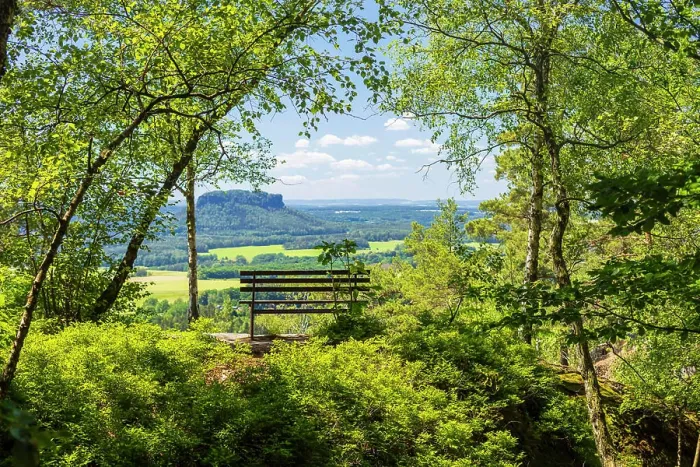 Framed Print : Kleine Waitzdorfer Aussicht mit Sitzbank und Ausblick zum Lilienstein