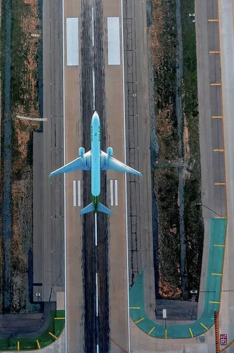 Framed Print : LAX, Los Angeles International Airport, Runway, Jet taking off, Los Angeles, Los Angeles County, California, USA Framed Print : LAX, Los Angeles International Airport, Runway, Jet taking off, Los Angeles, Los Angeles County, California, USA