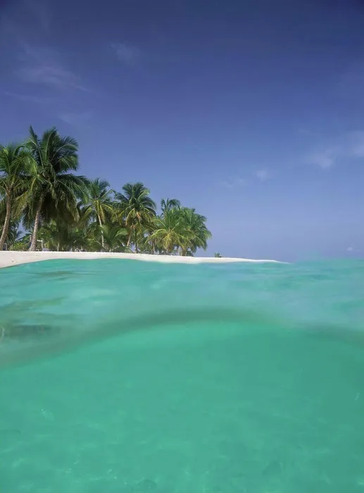 Framed Print : Looking Along The Beach Of Cayo Levantado Off Samana, Dominican Republic