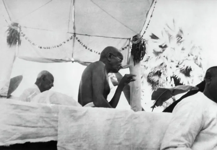 Framed Print : Mahatma Gandhi delivering a speech in the riot effected area of Noakhali East Bengal