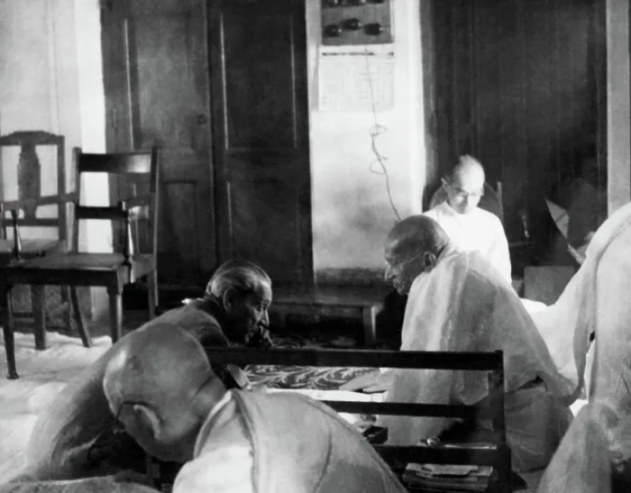 Framed Print : Mahatma Gandhi in a meeting with Janah Asai Ali and others at Khadi Pratishthan Framed Print : Mahatma Gandhi in a meeting with Janah Asai Ali and others at Khadi Pratishthan