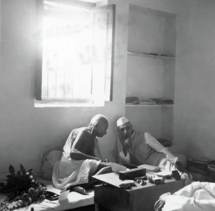 Framed Print : Mahatma Gandhi talking with Jawaharlal Nehru at Bhangi Colony in Delhi Framed Print : Mahatma Gandhi talking with Jawaharlal Nehru at Bhangi Colony in Delhi