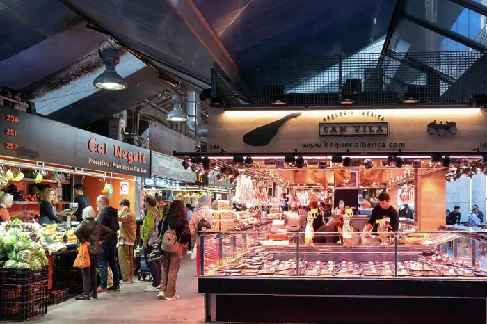 Framed Print : Markstand mit Wurstwaren im Market La Boqueria in Barcelona Framed Print : Markstand mit Wurstwaren im Market La Boqueria in Barcelona