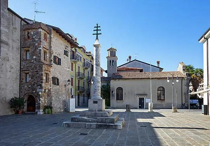 Framed Print : Monument Croce Del Patriarcato Gradese in the old town of Grado, Friuli Venezia Giulia, Italy, Europe Framed Print : Monument Croce Del Patriarcato Gradese in the old town of Grado, Friuli Venezia Giulia, Italy, Europe