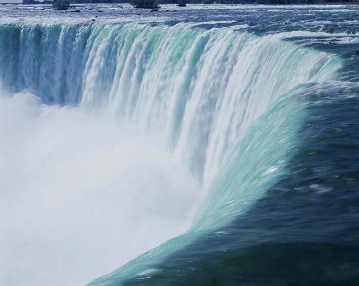 Framed Print : The Niagara River spilling over Horseshoe Falls, Niagara Falls, Ontario, Canada Framed Print : The Niagara River spilling over Horseshoe Falls, Niagara Falls, Ontario, Canada