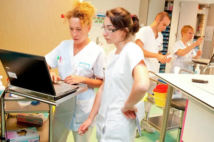 Framed Print : Nurse and midwife student preparing prescriptions. Bordeaux hospital, France Framed Print : Nurse and midwife student preparing prescriptions. Bordeaux hospital, France
