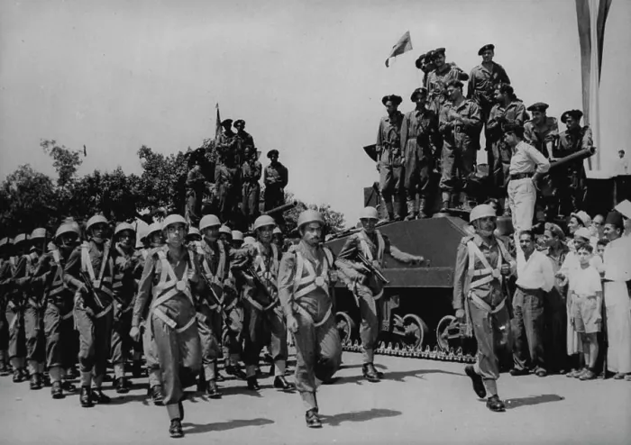 Framed Print : Paratroopers March In Egyptian Liberation Day Parade Egypt's paratroop regiment marches in the big military on Cairo's