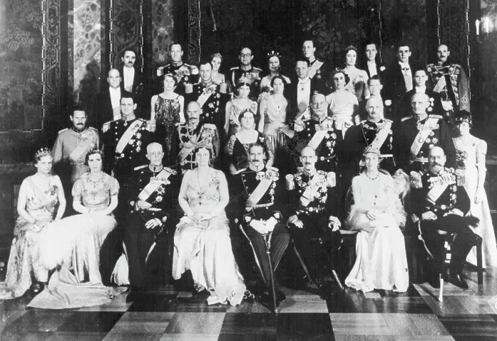 Framed Print : Photo Shows:- The official picture of the three Royal Families taken at Christiansborgs Castle