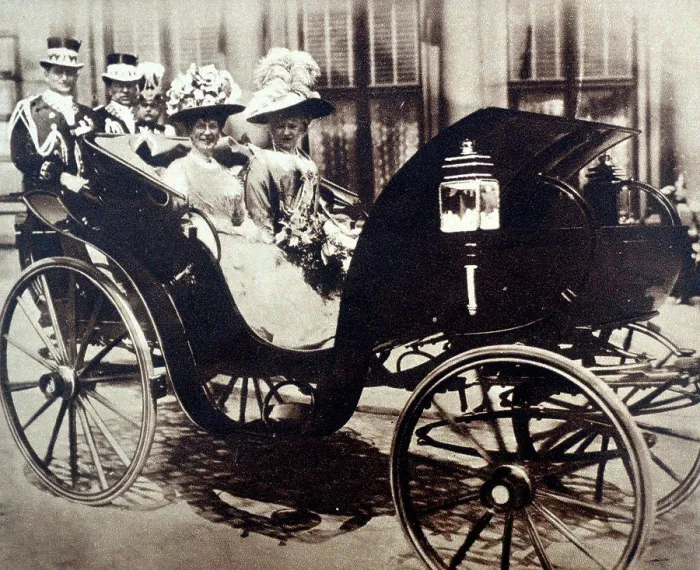 Framed Print : Photograph of the Royal visit to Germany by King George V (1865-1935) and Queen Mary of Teck (1867-1953). Dated 1913